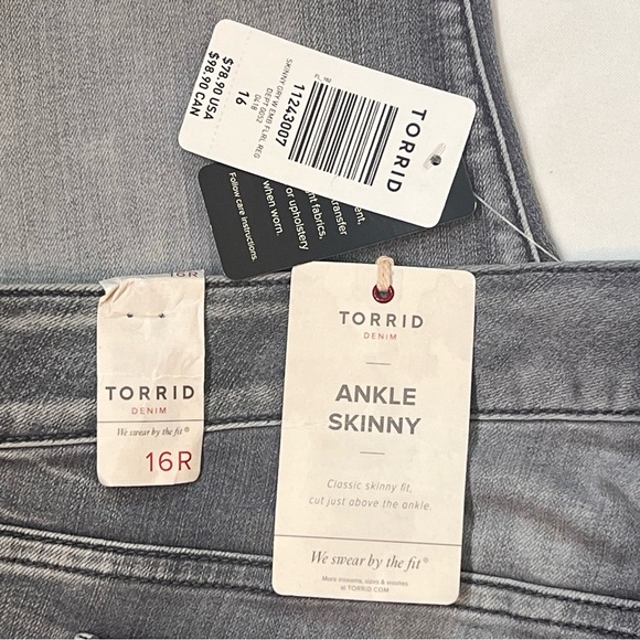 💥SALE💥 $32 Torrid Ankle Skinny Gray Floral Embroidered Jeans NWT Sz 16R - Picture 9 of 16